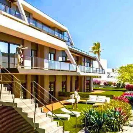 13 Iconic Vista Playa Апартаменти *